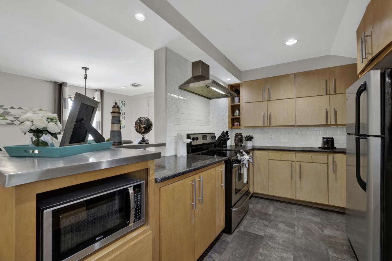 406 Lodge-A: Hot-Tub & 2 Blks To Main St Фредериксберг Экстерьер фото